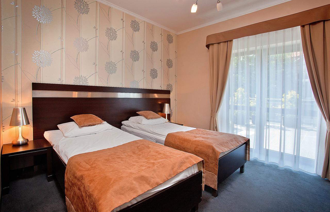 Hotel Restauracja Teczowaルバン エクステリア 写真