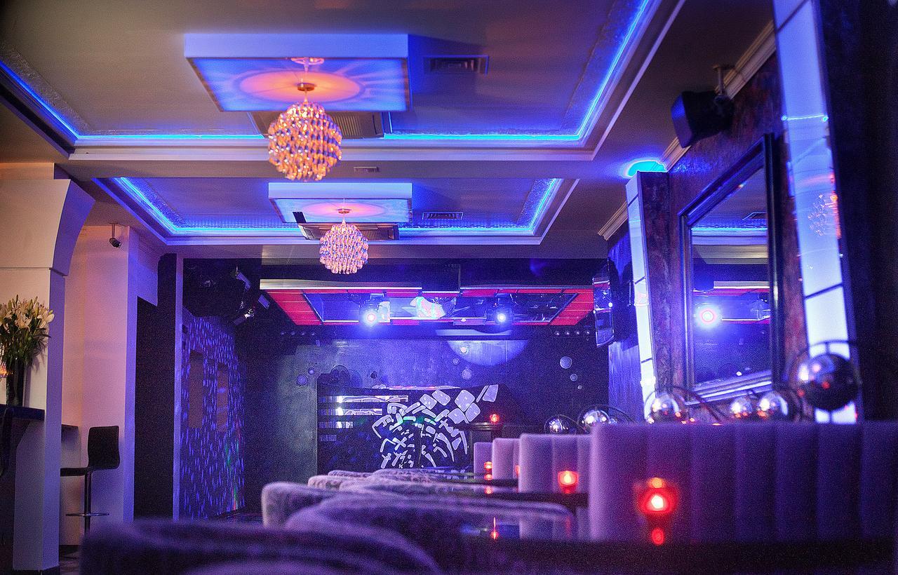Hotel Restauracja Teczowaルバン エクステリア 写真