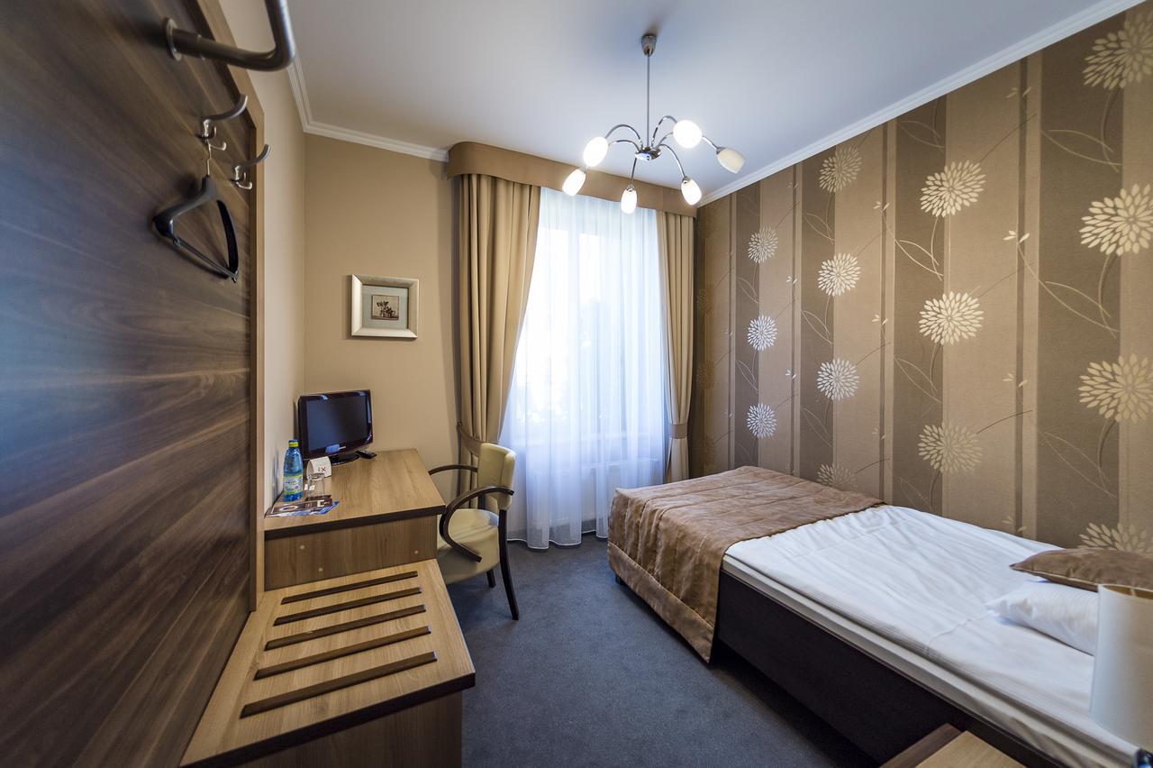 Hotel Restauracja Teczowaルバン エクステリア 写真