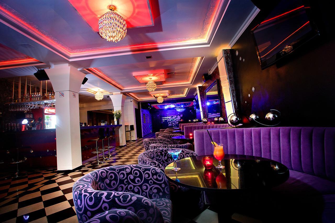 Hotel Restauracja Teczowaルバン エクステリア 写真