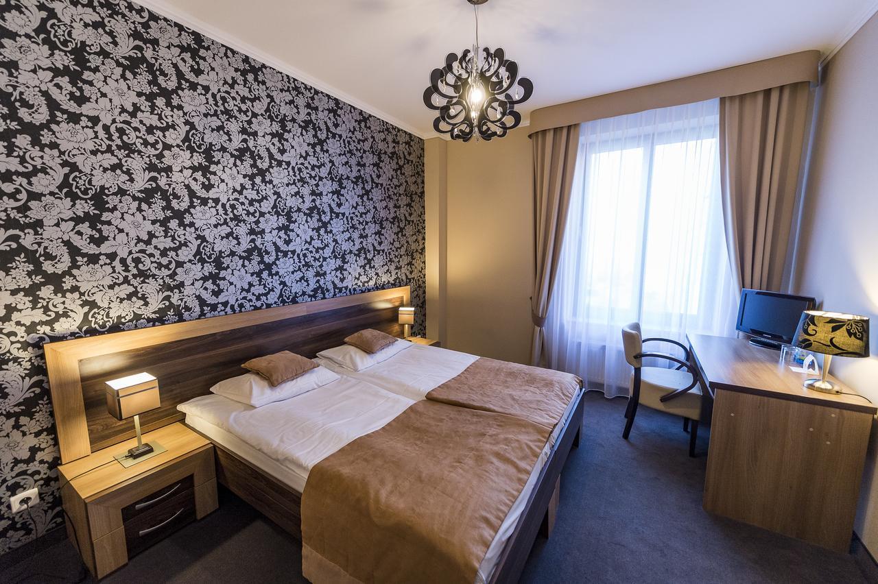 Hotel Restauracja Teczowaルバン エクステリア 写真