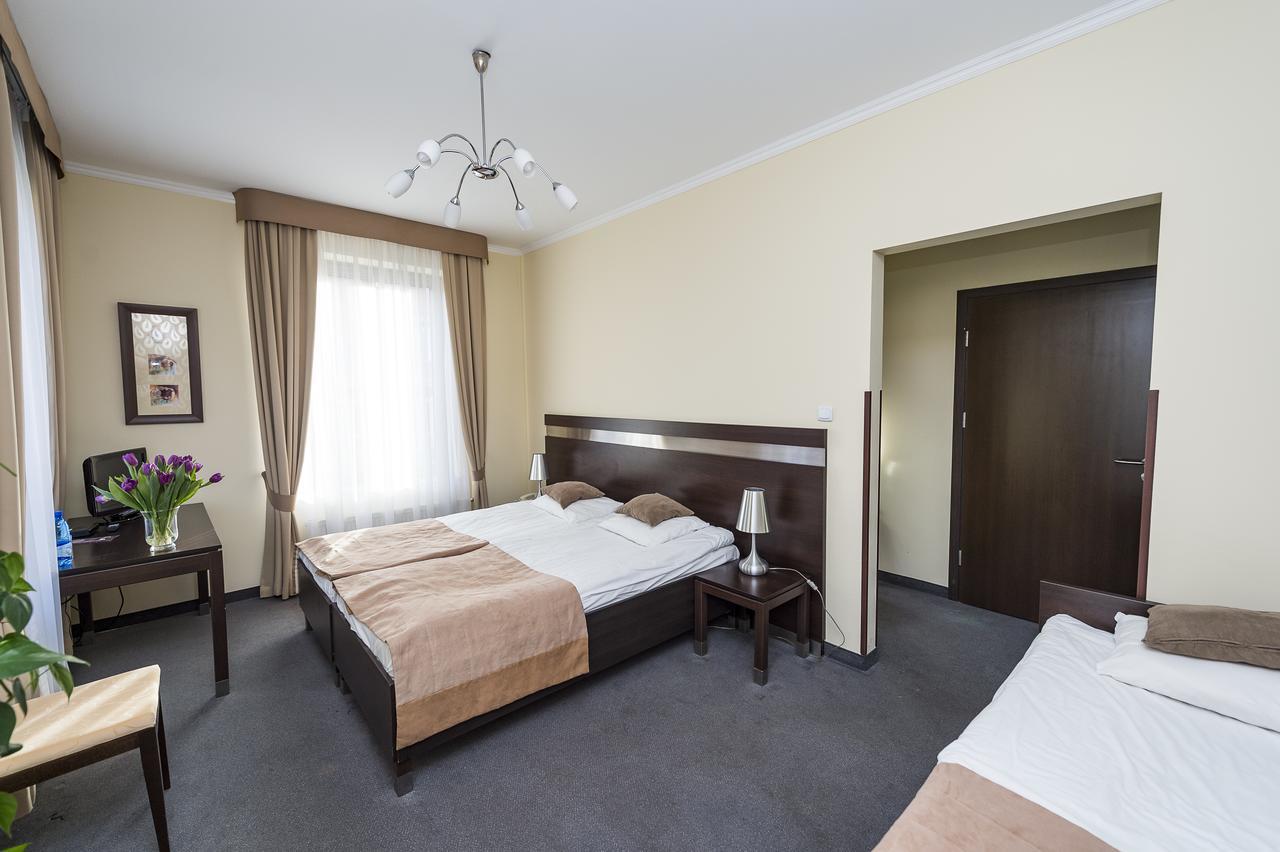 Hotel Restauracja Teczowaルバン エクステリア 写真