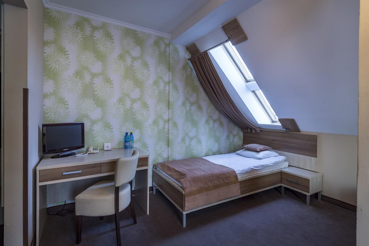 Hotel Restauracja Teczowaルバン エクステリア 写真