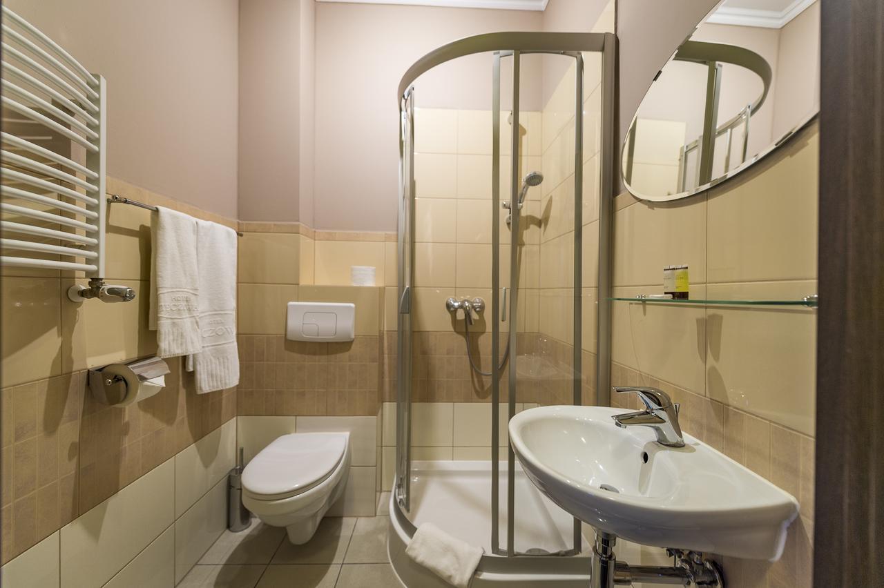Hotel Restauracja Teczowaルバン エクステリア 写真