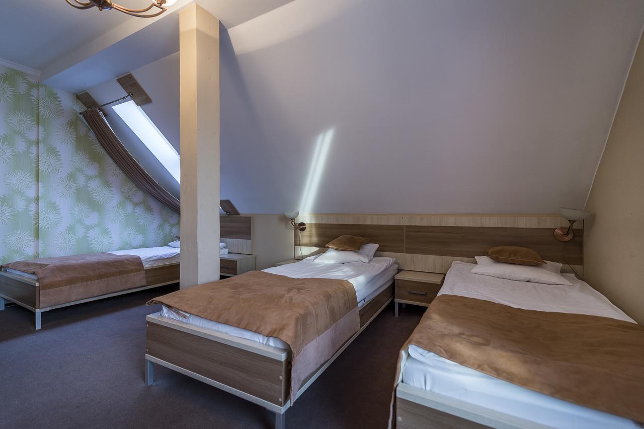 Hotel Restauracja Teczowaルバン エクステリア 写真