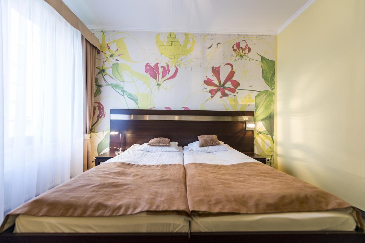 Hotel Restauracja Teczowaルバン エクステリア 写真